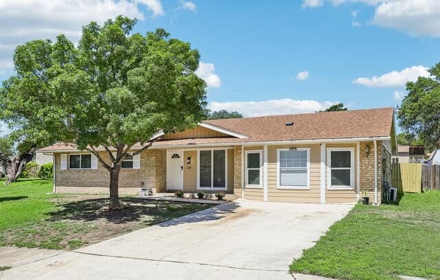 4-bedroom rental at 2323 Townbreeze in San Antonio, TX — photo 3