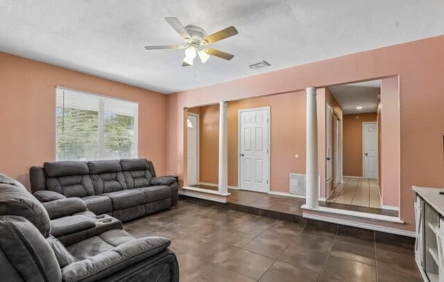 4-bedroom rental at 2323 Townbreeze in San Antonio, TX — photo 5