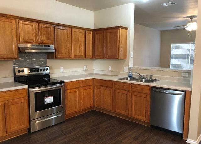 3-bedroom rental at 5514 Justin Cv in San Antonio, TX — photo 4
