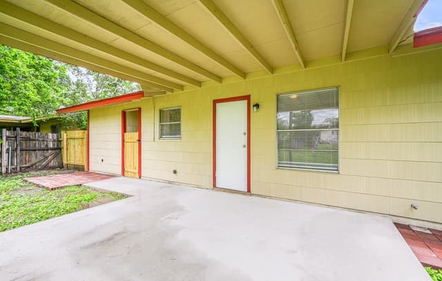 3-bedroom rental at 7323 Quiet Valley in San Antonio, TX — photo 2