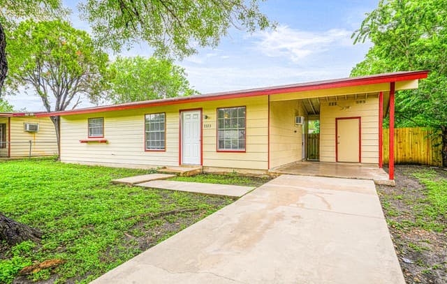 3-bedroom rental at 7323 Quiet Valley in San Antonio, TX — photo 3