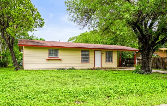3-bedroom rental at 7323 Quiet Valley in San Antonio, TX — photo 4