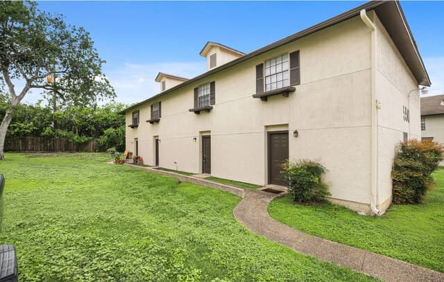 rental at 550 Dukeway in Universal City, TX — photo 3