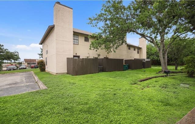 rental at 550 Dukeway in Universal City, TX — photo 4