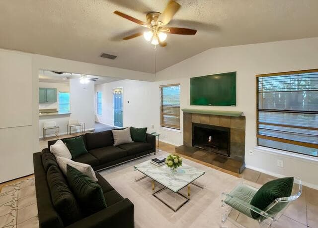 2-bedroom rental at 1315 Coldwater in San Antonio, TX — photo 2