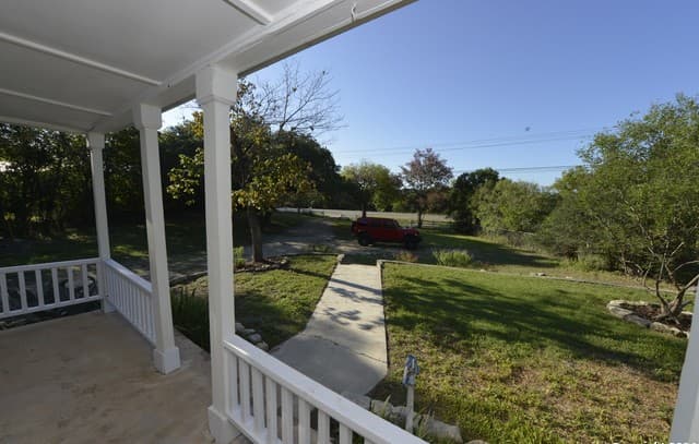 3-bedroom rental at 1598 State Highway 16 N in Bandera, TX — photo 2