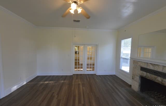 3-bedroom rental at 1598 State Highway 16 N in Bandera, TX — photo 5
