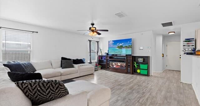 3-bedroom rental at 3616 Blakely St in Schertz, TX — photo 3