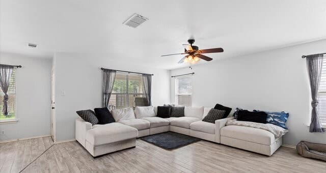 3-bedroom rental at 3616 Blakely St in Schertz, TX — photo 4