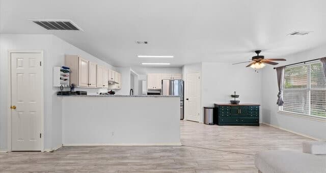 3-bedroom rental at 3616 Blakely St in Schertz, TX — photo 5