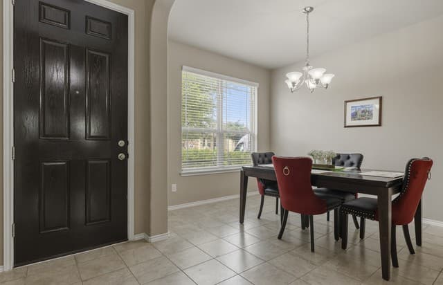 3-bedroom rental at 8718 Finlandia Rock in San Antonio, TX — photo 4