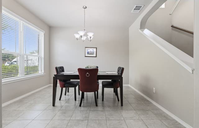 3-bedroom rental at 8718 Finlandia Rock in San Antonio, TX — photo 5