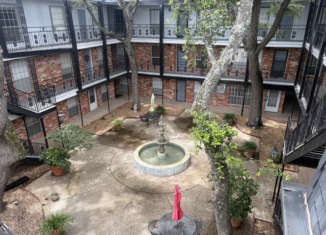 3-bedroom rental at 8401 N New Braunfels Ave Unit 321 in San Antonio, TX — photo 4