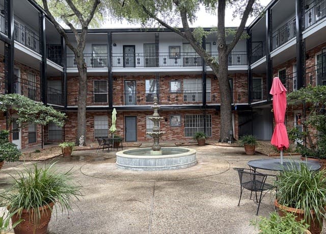 3-bedroom rental at 8401 N New Braunfels Ave Unit 321 in San Antonio, TX — photo 5