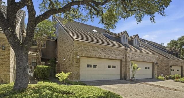 2-bedroom rental at 14212 Arbor Oak in San Antonio, TX — photo 1