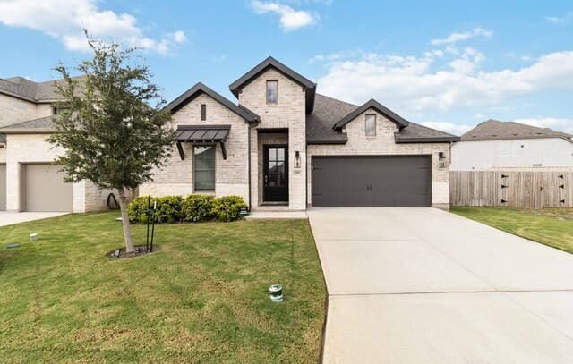 5-bedroom rental at 149 Red Oak in Castroville, TX — photo 2