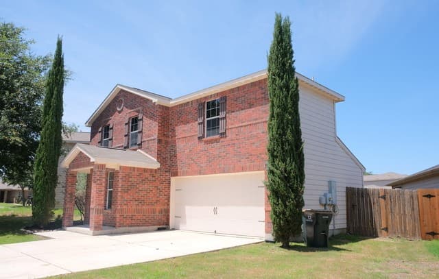 3-bedroom rental at 11725 Luckey Vis in San Antonio, TX — photo 2