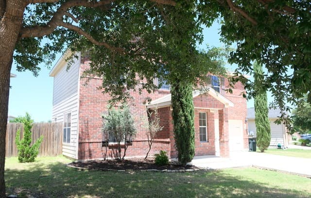 3-bedroom rental at 11725 Luckey Vis in San Antonio, TX — photo 4
