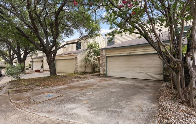 2-bedroom rental at 8565 Echo Creek Lane in San Antonio, TX — photo 2