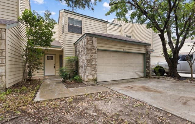 2-bedroom rental at 8565 Echo Creek Lane in San Antonio, TX — photo 3