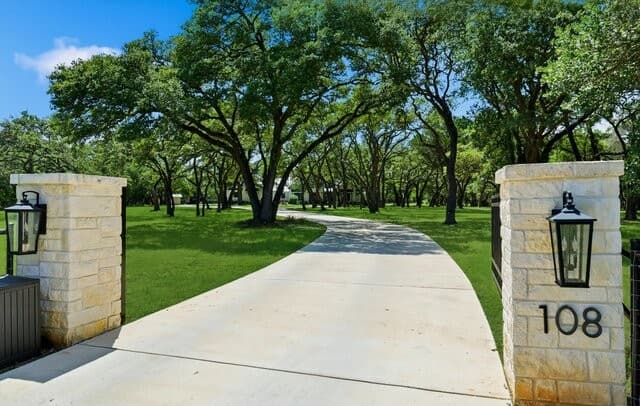 4-bedroom rental at 108 Wyatt Trl in Boerne, TX — photo 5