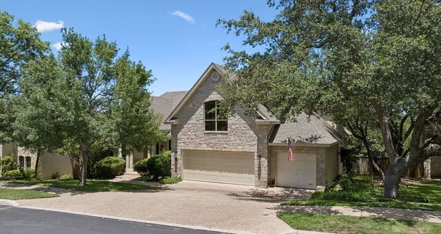 4-bedroom rental at 130 Santa Ursula in Helotes, TX — photo 2