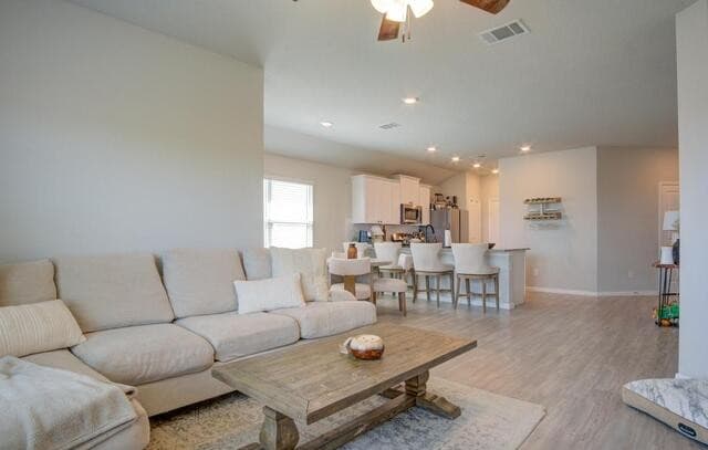 3-bedroom rental at 13126 Rosemary Cv in St Hedwig, TX — photo 4