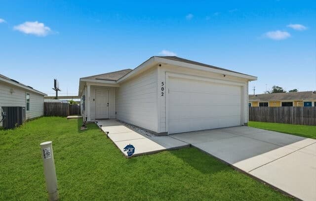 3-bedroom rental at 502 Primrose in San Antonio, TX — photo 2