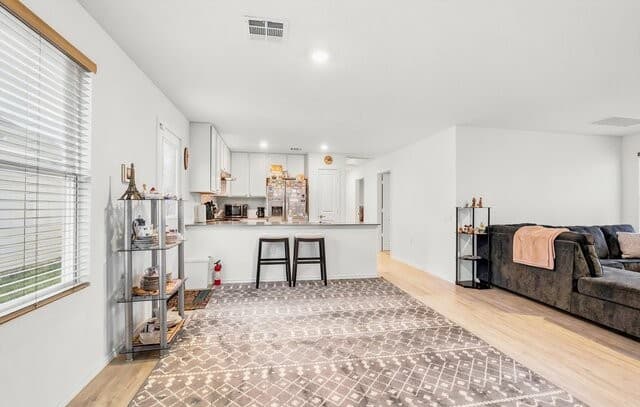 3-bedroom rental at 502 Primrose in San Antonio, TX — photo 3
