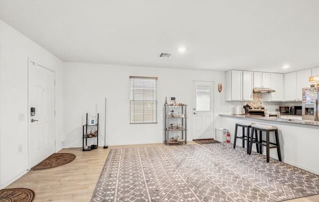 3-bedroom rental at 502 Primrose in San Antonio, TX — photo 4