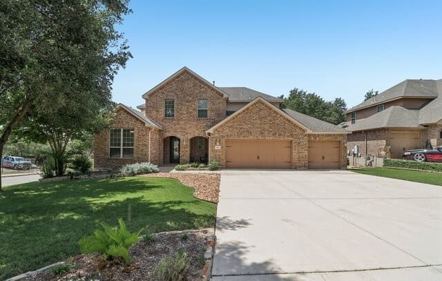 4-bedroom rental at 8902 River Trace in San Antonio, TX — photo 2