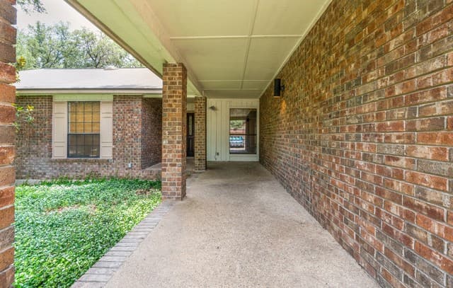 4-bedroom rental at 13706 Oak Pebble in San Antonio, TX — photo 4