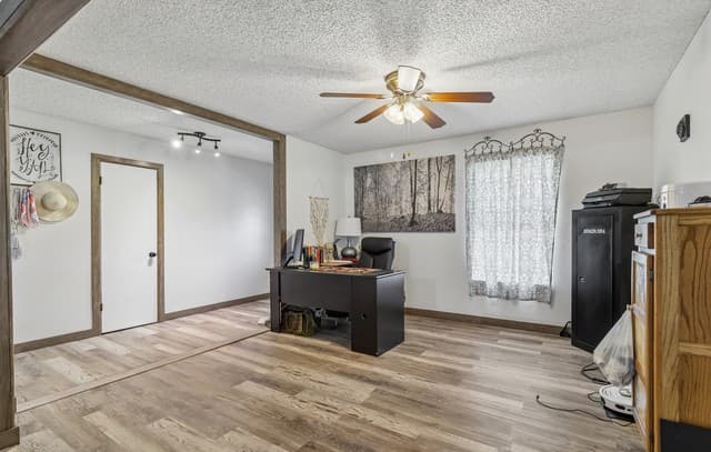 3-bedroom rental at 215 Deer Run St in Pleasanton, TX — photo 3