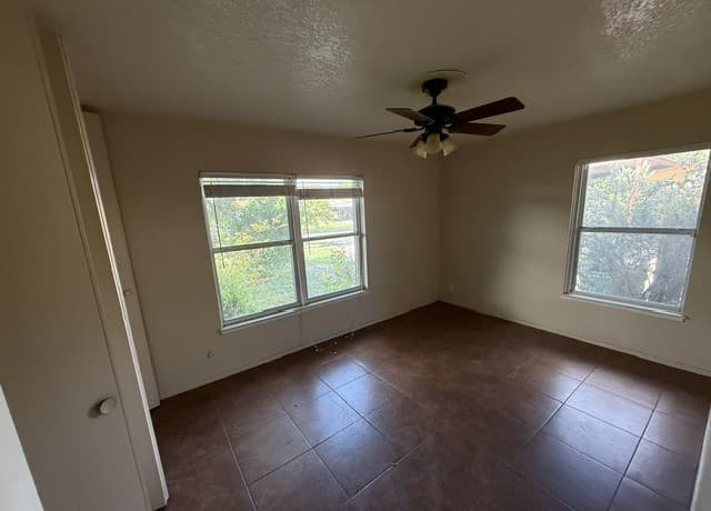 3-bedroom rental at 406 Creath Pl in San Antonio, TX — photo 5