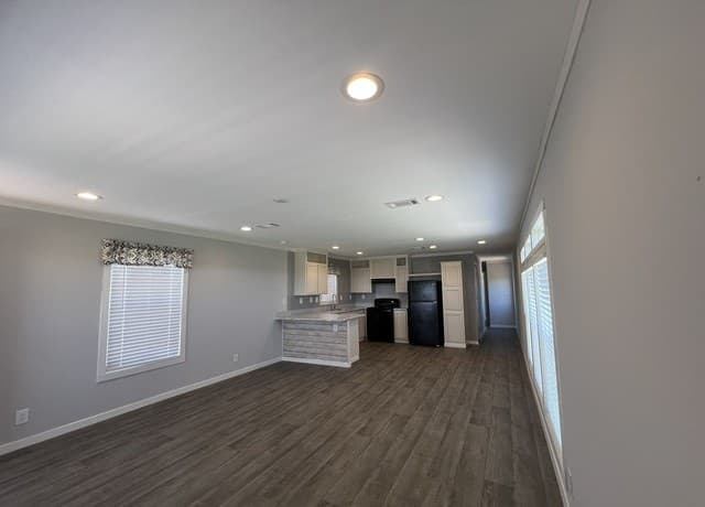 2-bedroom rental at 1296 Country Ln in Marion, TX — photo 3