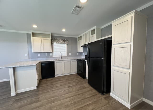 2-bedroom rental at 1296 Country Ln in Marion, TX — photo 5