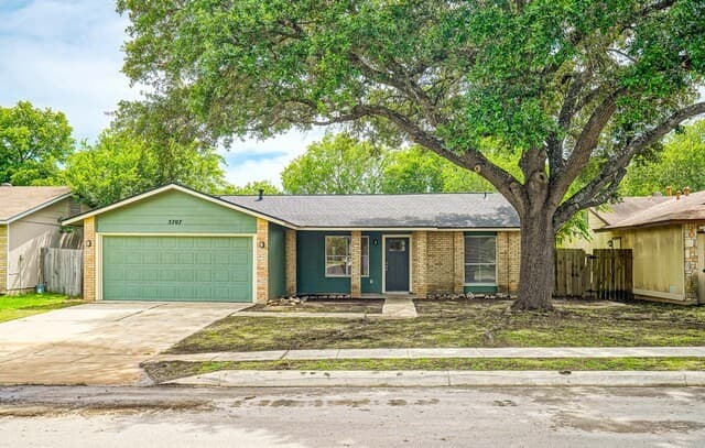 3-bedroom rental at 5707 Sunup Dr in San Antonio, TX — photo 1
