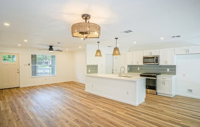 3-bedroom rental at 5707 Sunup Dr in San Antonio, TX — photo 4