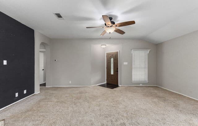 3-bedroom rental at 5131 Stormy Hls in San Antonio, TX — photo 4