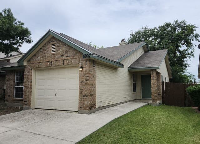 2-bedroom rental at 6907 Bluegrass Run in San Antonio, TX — photo 1