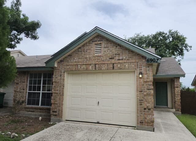 2-bedroom rental at 6907 Bluegrass Run in San Antonio, TX — photo 2