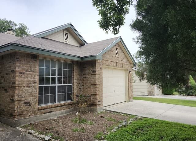 2-bedroom rental at 6907 Bluegrass Run in San Antonio, TX — photo 3