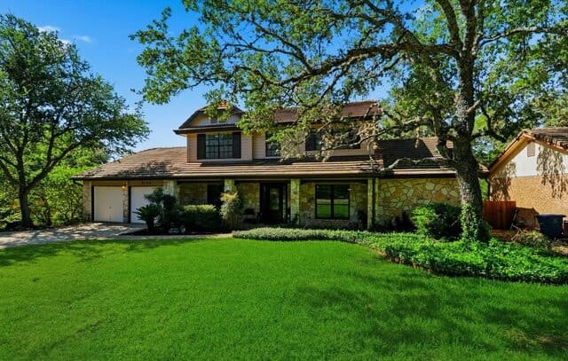 5-bedroom rental at 2175 Encino Loop in San Antonio, TX — photo 4