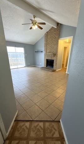 3-bedroom rental at 10040 Woodtrail in San Antonio, TX — photo 5