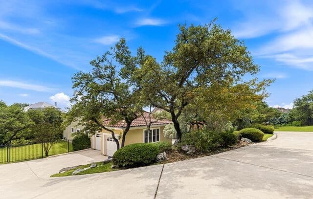 4-bedroom rental at 6 Lantana Ridge in San Antonio, TX — photo 5