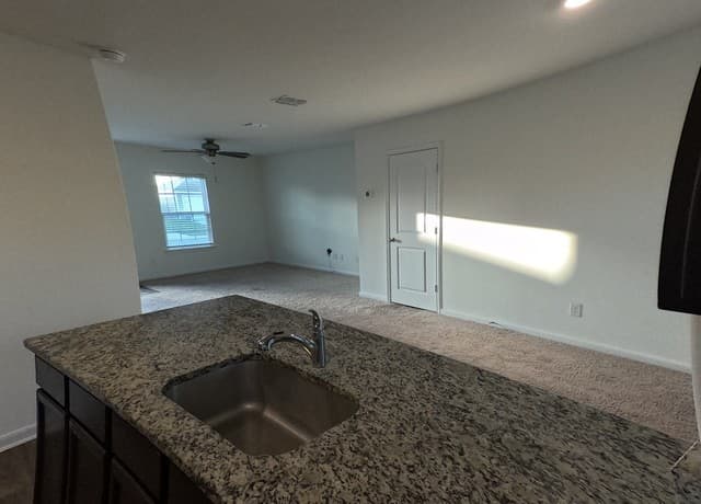 3-bedroom rental at 7231 Lazy Cyn in San Antonio, TX — photo 4