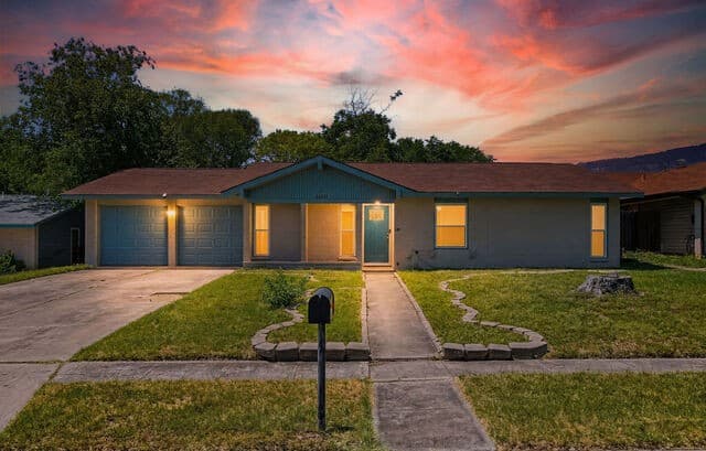 3-bedroom rental at 14331 Brangus in San Antonio, TX — photo 2