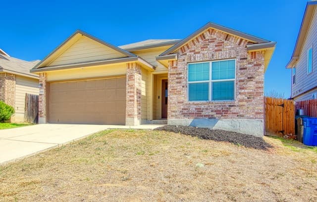 3-bedroom rental at 7614 Eclipse Mark in San Antonio, TX — photo 2