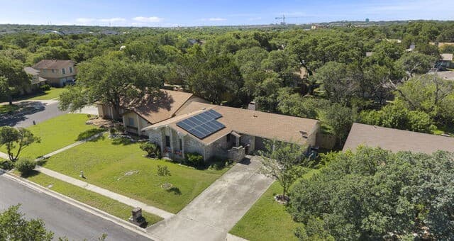 3-bedroom rental at 4802 Rockford St in San Antonio, TX — photo 2