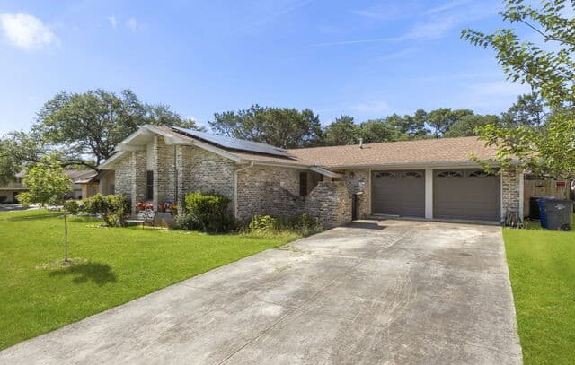 3-bedroom rental at 4802 Rockford St in San Antonio, TX — photo 5